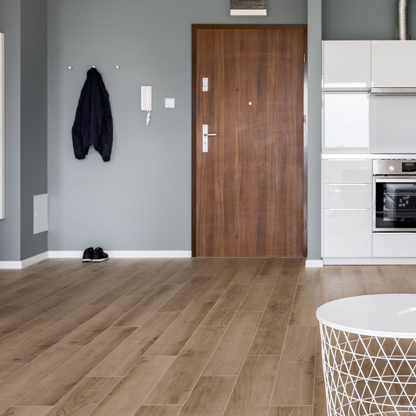 Дизайн прихожей-гостиной 