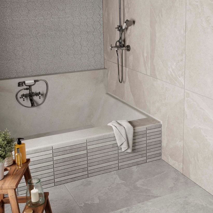 Как приклеить бордюр на ванну