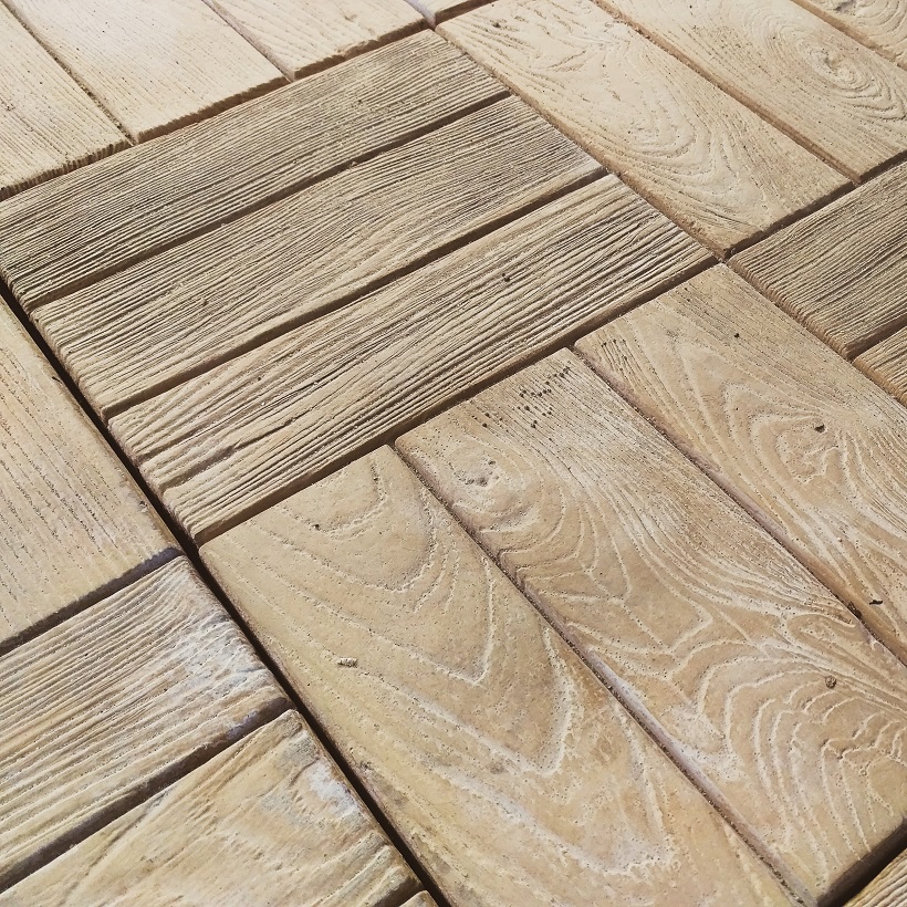 Как кладут плитку на деревянный пол