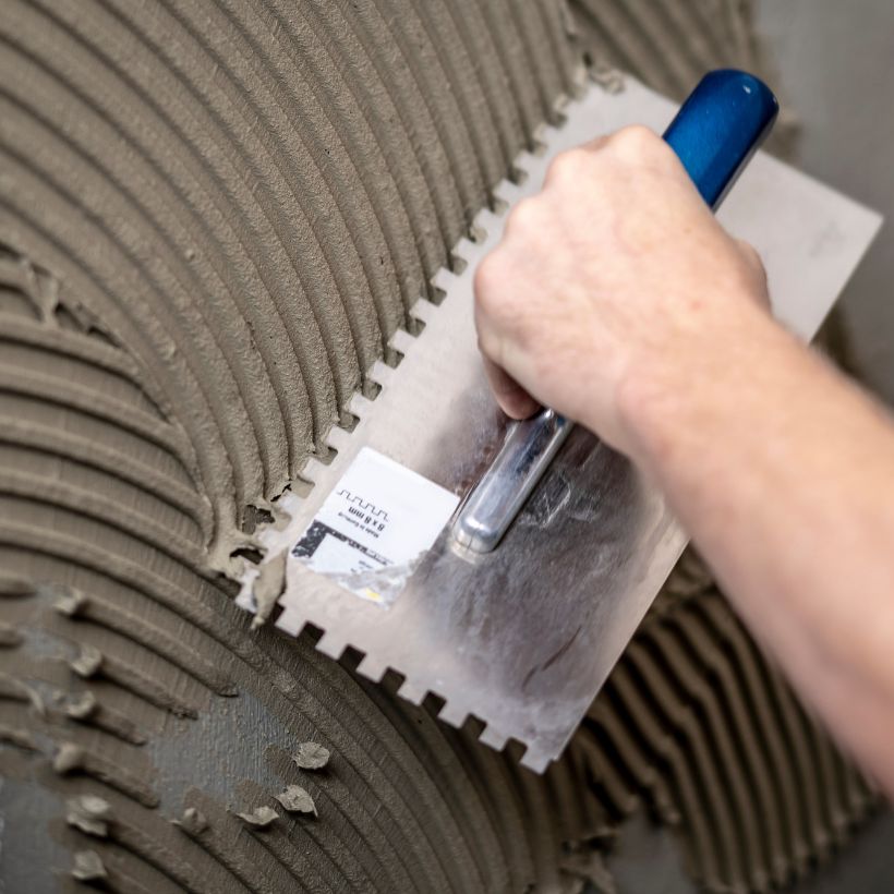 Какую толщину плиточного клея выбрать